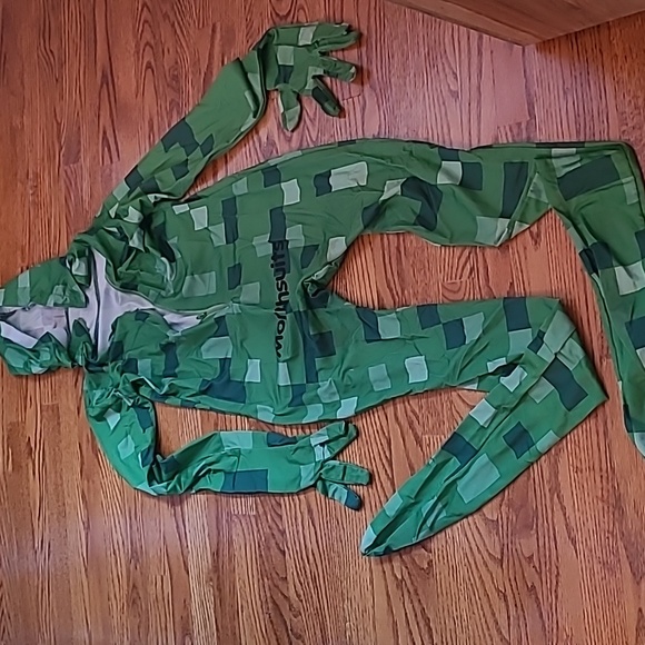 Halloween Costume - Picture 2 of 8